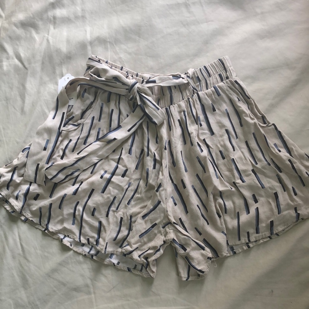 NWT White Belted Shorts with Line Pattern